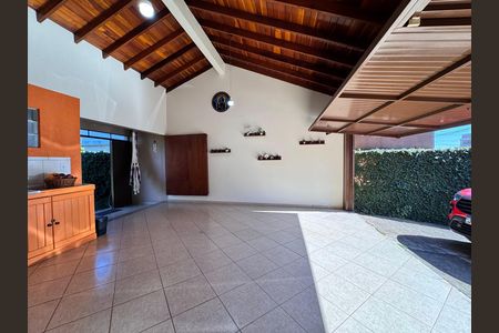 Casa à venda com 159m², 3 quartos e 2 vagasÁrea Externa