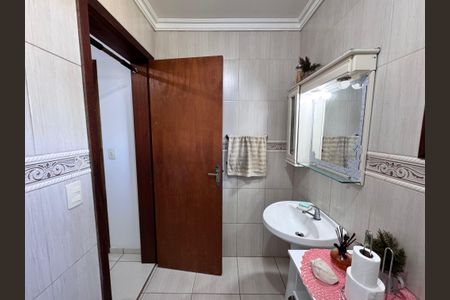 Casa à venda com 159m², 3 quartos e 2 vagasBanheiro