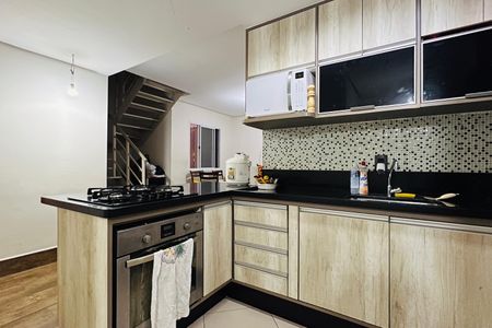 Apartamento à venda com 124m², 3 quartos e 2 vagas Apartamento à venda com 124m², 3 quartos e 2 vagasCozinha e Área de Serviço