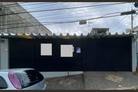 Casa à venda com 330m², 4 quartos e 4 vagasFachada + placa