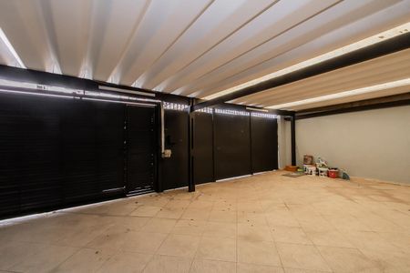 Casa à venda com 330m², 4 quartos e 4 vagasGaragem