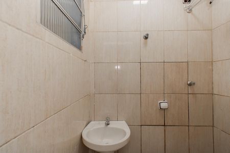 Casa à venda com 330m², 4 quartos e 4 vagasBanheiro de serviço