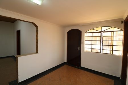 Casa à venda com 225m², 3 quartos e 6 vagasSala