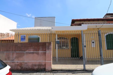 Casa à venda com 225m², 3 quartos e 6 vagasFachada