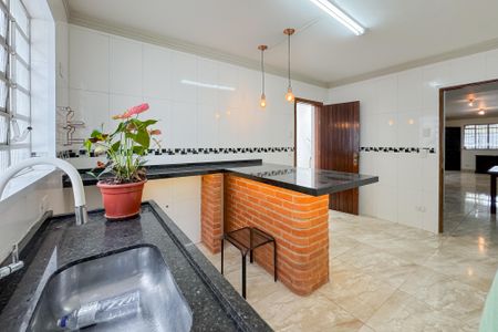 Casa à venda com 360m², 3 quartos e 4 vagas Casa à venda com 360m², 3 quartos e 4 vagasCozinha