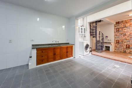 Casa à venda com 360m², 3 quartos e 4 vagas Casa à venda com 360m², 3 quartos e 4 vagasSubsolo, Churrasqueira e Área de Serviço