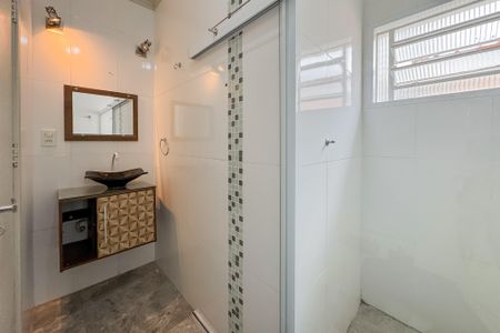 Casa à venda com 360m², 3 quartos e 4 vagas Casa à venda com 360m², 3 quartos e 4 vagasBanheiro Corredor