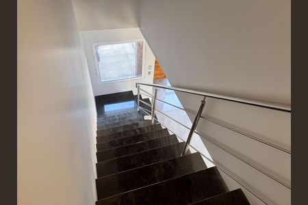 Casa à venda com 152m², 3 quartos e 2 vagas Casa à venda com 152m², 3 quartos e 2 vagasCorredor