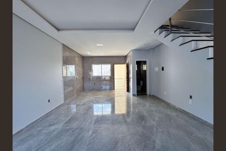 Casa à venda com 152m², 3 quartos e 2 vagas Casa à venda com 152m², 3 quartos e 2 vagasSala