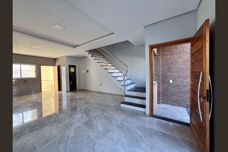 Casa à venda com 152m², 3 quartos e 2 vagas Casa à venda com 152m², 3 quartos e 2 vagasSala