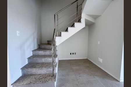 Casa à venda com 129m², 3 quartos e 2 vagasSala