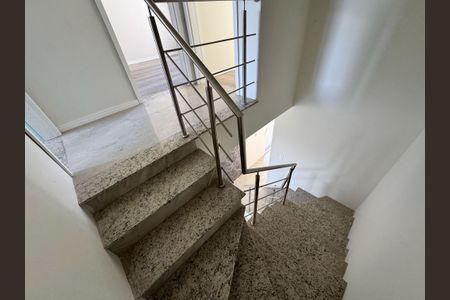 Casa à venda com 129m², 3 quartos e 2 vagasCorredor