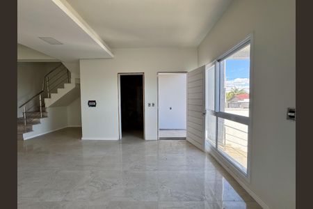 Casa à venda com 129m², 3 quartos e 2 vagasSala