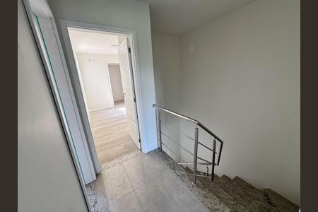 Casa à venda com 129m², 3 quartos e 2 vagasCorredor