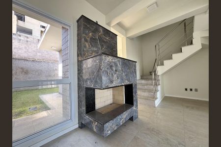 Casa à venda com 129m², 3 quartos e 2 vagas Casa à venda com 129m², 3 quartos e 2 vagasSala