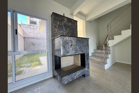 Casa à venda com 129m², 3 quartos e 2 vagas Casa à venda com 129m², 3 quartos e 2 vagasSala