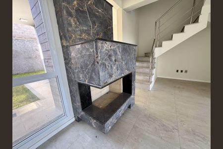 Casa à venda com 129m², 3 quartos e 2 vagas Casa à venda com 129m², 3 quartos e 2 vagasSala