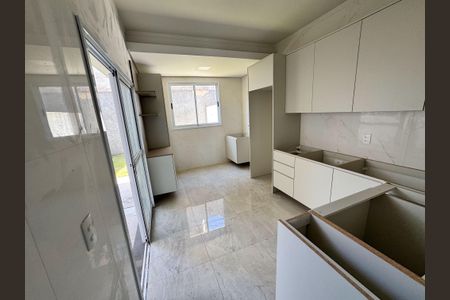 Casa à venda com 129m², 3 quartos e 2 vagasCozinha 