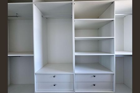 Casa à venda com 129m², 3 quartos e 2 vagasCloset Suíte 1