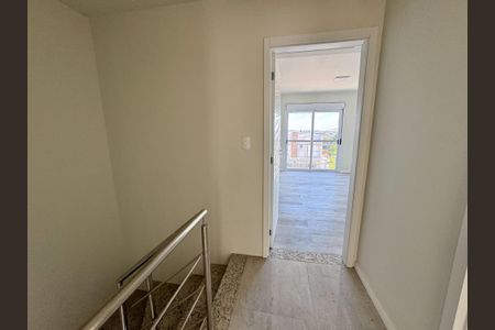 Casa à venda com 129m², 3 quartos e 2 vagasEscada