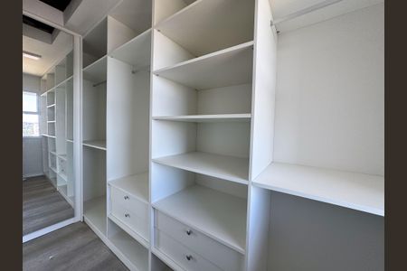Casa à venda com 129m², 3 quartos e 2 vagasCloset Suíte 1