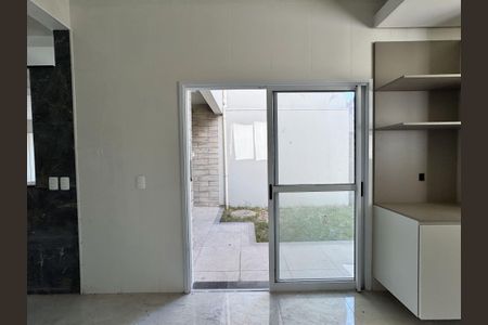 Casa à venda com 129m², 3 quartos e 2 vagasCozinha 