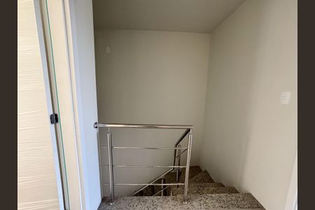 Casa à venda com 129m², 3 quartos e 2 vagasEscada