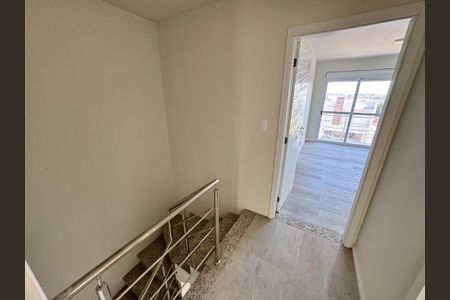 Casa à venda com 129m², 3 quartos e 2 vagasEscada