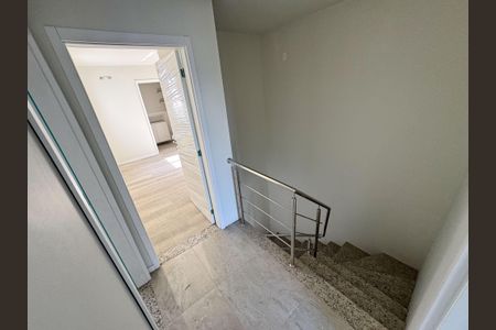 Casa à venda com 129m², 3 quartos e 2 vagasEscada