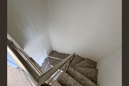 Casa à venda com 129m², 3 quartos e 2 vagasEscada