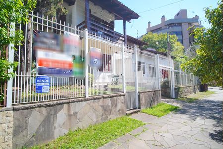 Casa à venda com 313m², 4 quartos e 4 vagasFachada com Placa