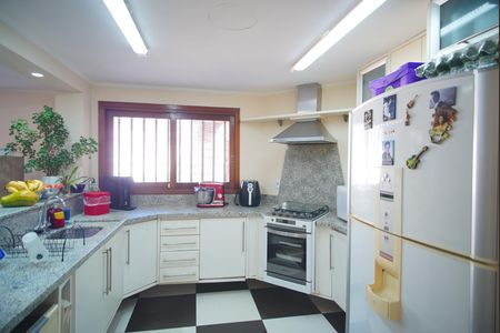 Casa à venda com 313m², 4 quartos e 4 vagasCozinha