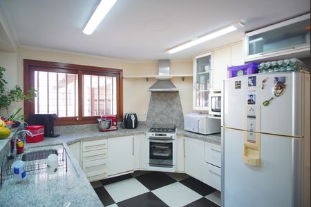 Casa à venda com 313m², 4 quartos e 4 vagasCozinha