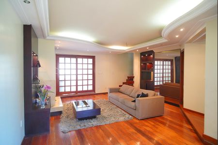 Casa à venda com 313m², 4 quartos e 4 vagasSala de Estar