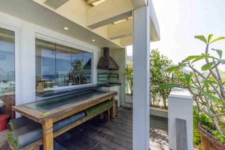 Apartamento à venda com 262m², 2 quartos e 2 vagasVaranda