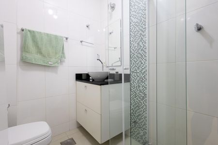 Apartamento à venda com 70m², 2 quartos e 1 vaga Apartamento à venda com 70m², 2 quartos e 1 vagaBanheiro Social