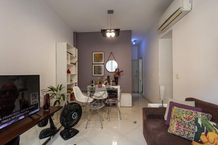 Apartamento à venda com 70m², 2 quartos e 1 vaga Apartamento à venda com 70m², 2 quartos e 1 vagaSala