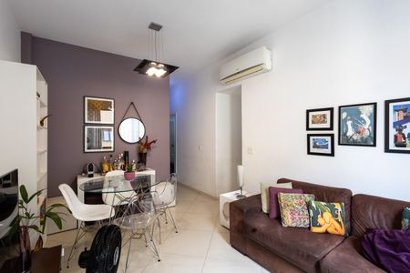 Apartamento à venda com 70m², 2 quartos e 1 vaga Apartamento à venda com 70m², 2 quartos e 1 vagaSala