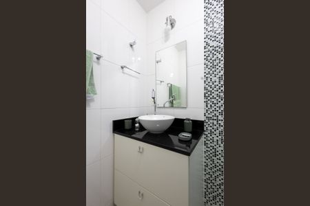 Apartamento à venda com 70m², 2 quartos e 1 vaga Apartamento à venda com 70m², 2 quartos e 1 vagaBanheiro Social