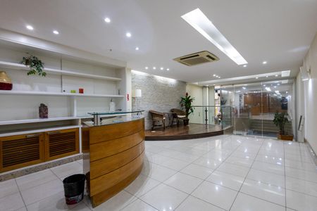 Apartamento à venda com 70m², 2 quartos e 1 vaga Apartamento à venda com 70m², 2 quartos e 1 vagaHall