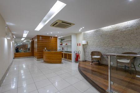 Apartamento à venda com 70m², 2 quartos e 1 vaga Apartamento à venda com 70m², 2 quartos e 1 vagaHall