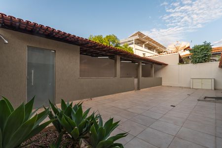 Casa para alugar com 210m², 4 quartos e 3 vagasQuintal