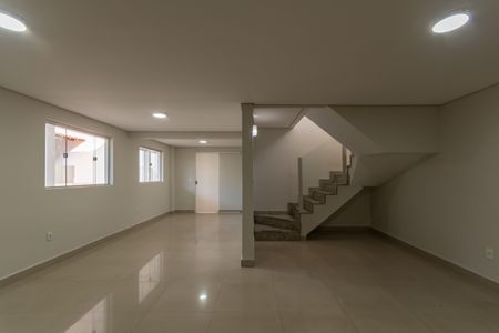 Casa para alugar com 210m², 4 quartos e 3 vagasSala
