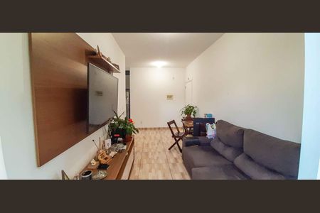 Apartamento para alugar com 72m², 2 quartos e 1 vagaSala