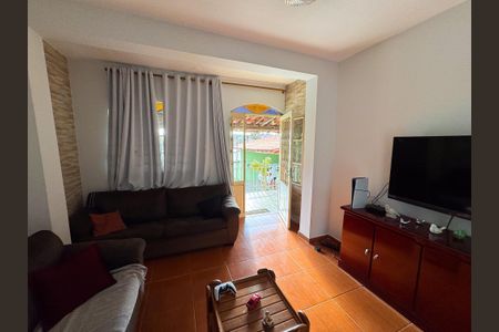 Casa à venda com 280m², 3 quartos e 6 vagas Casa à venda com 280m², 3 quartos e 6 vagasSala