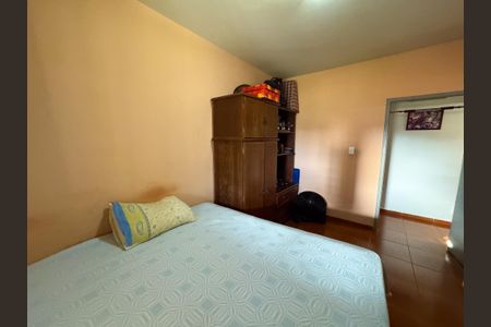 Casa à venda com 280m², 3 quartos e 6 vagas Casa à venda com 280m², 3 quartos e 6 vagasQuarto