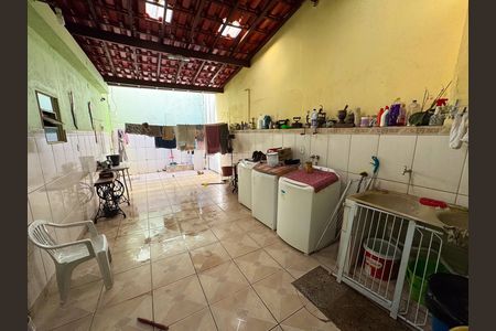 Casa à venda com 280m², 3 quartos e 6 vagas Casa à venda com 280m², 3 quartos e 6 vagasÁrea de Serviço