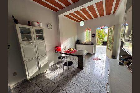Casa à venda com 280m², 3 quartos e 6 vagas Casa à venda com 280m², 3 quartos e 6 vagasCozinha