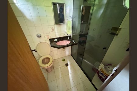 Casa à venda com 280m², 3 quartos e 6 vagas Casa à venda com 280m², 3 quartos e 6 vagasBanheiro