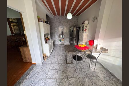 Casa à venda com 280m², 3 quartos e 6 vagas Casa à venda com 280m², 3 quartos e 6 vagasCozinha